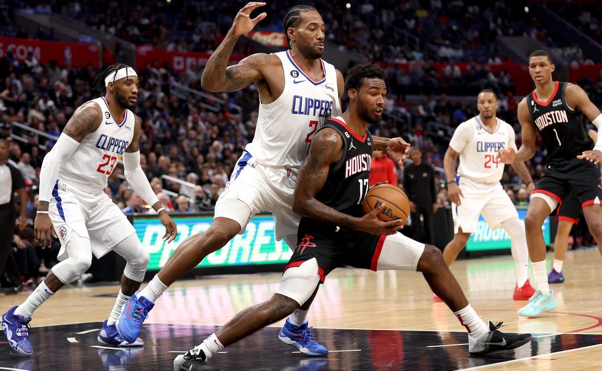 de olho nos play offs, clippers pegam rockets desesperados