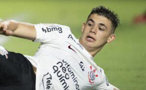 gabriel moscardo encaminha recuperação e aguarda definição do corinthians