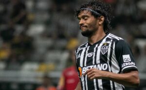 torcida do atlético mg critica desempenho de gustavo scarpa: "desaprendeu a jogar bola"