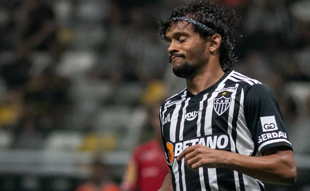 torcida do atlético mg critica desempenho de gustavo scarpa: "desaprendeu a jogar bola"