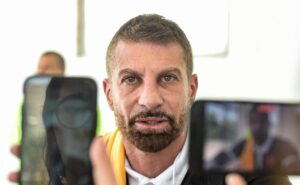 presidente do vasco pedrinho recebe atualização sobre reforma de são januário