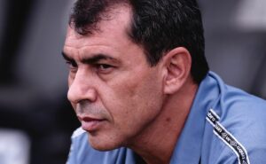 titular absoluto: defensor ganha a confiança de carille a acaba com problemas no santos