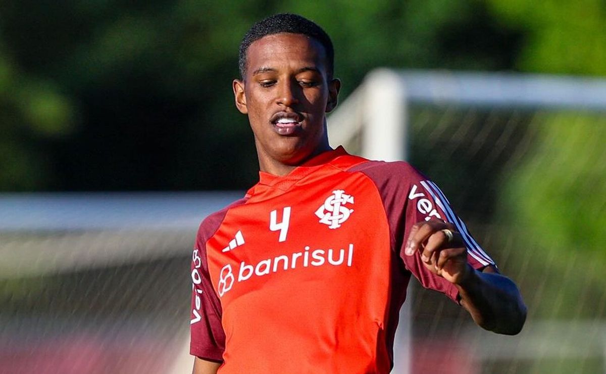 jornalista revela que quase houve agressão a robert renan no vestiário do inter após eliminação