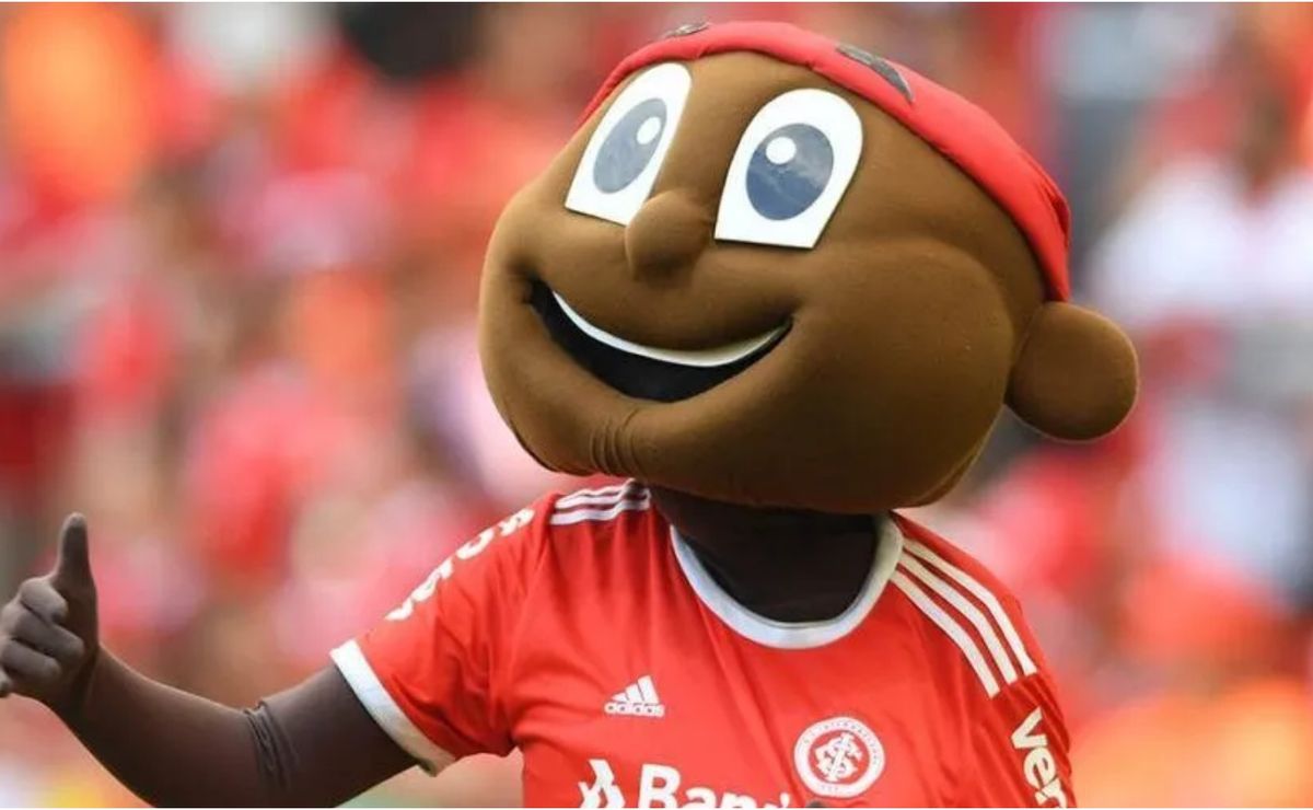 "tirar onda": homem que atuava como mascote do inter explica beijo no gre nal