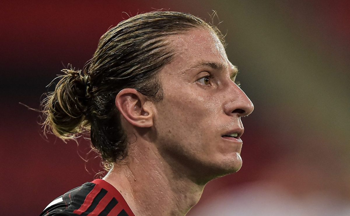 flamengo está próximo de anunciar novo camisa 10 campeão da premier league com filipe luís