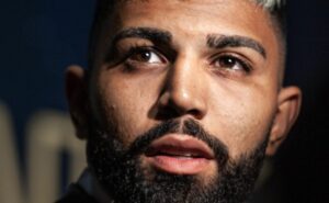 corinthians quer gabigol, mas tem sevilla no meio do caminho; entenda