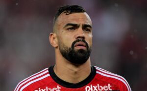 r$ 43 milhões: flamengo mostra segurança com futuro de fabrício bruno