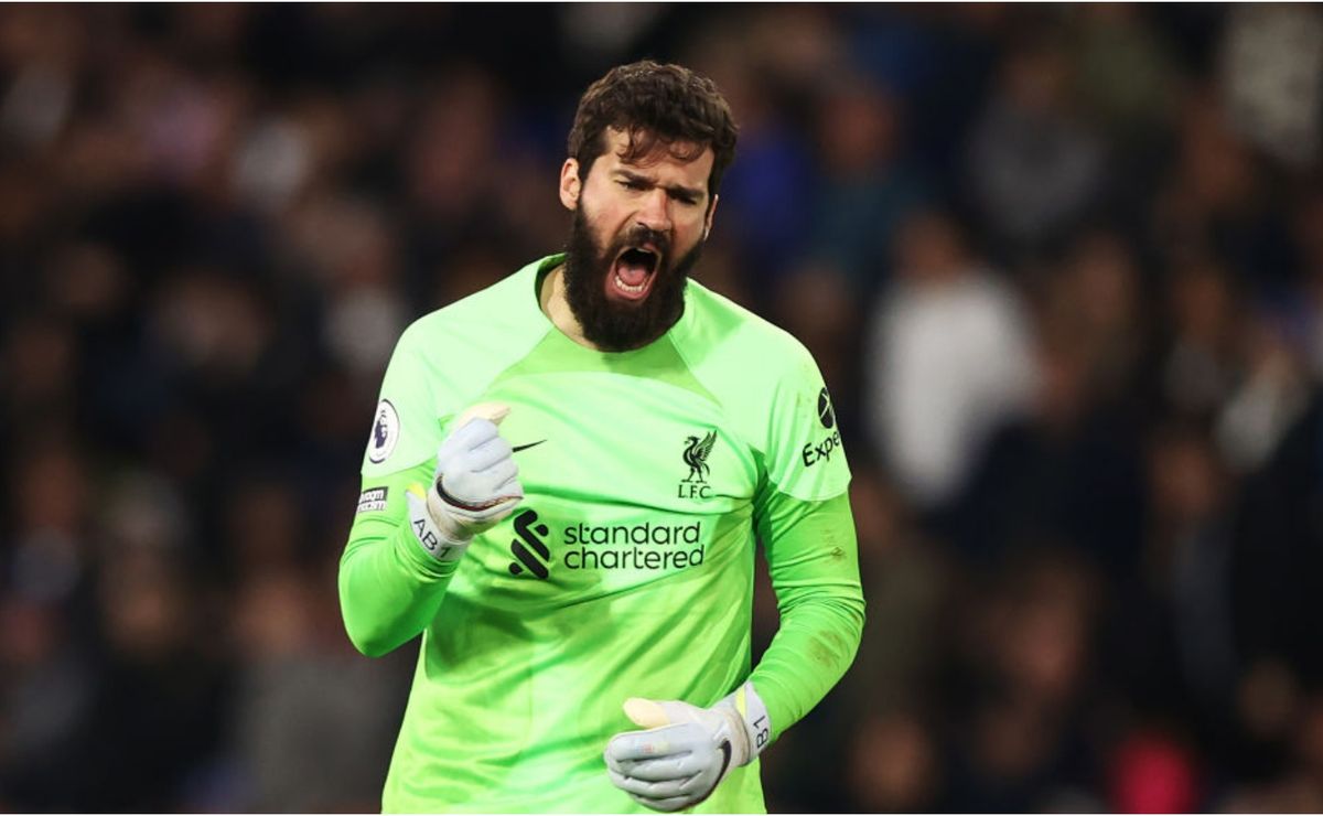 alisson vive incerteza no liverpool e agente responde sobre futuro do goleiro após lesão