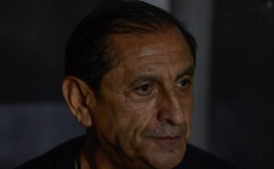 medalhão negocia rescisão para deixar o vasco de ramón díaz