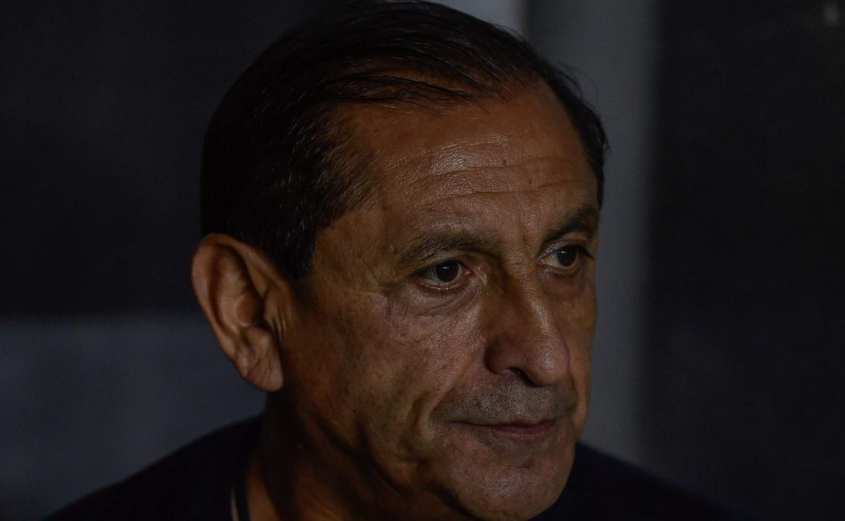 medalhão negocia rescisão para deixar o vasco de ramón díaz