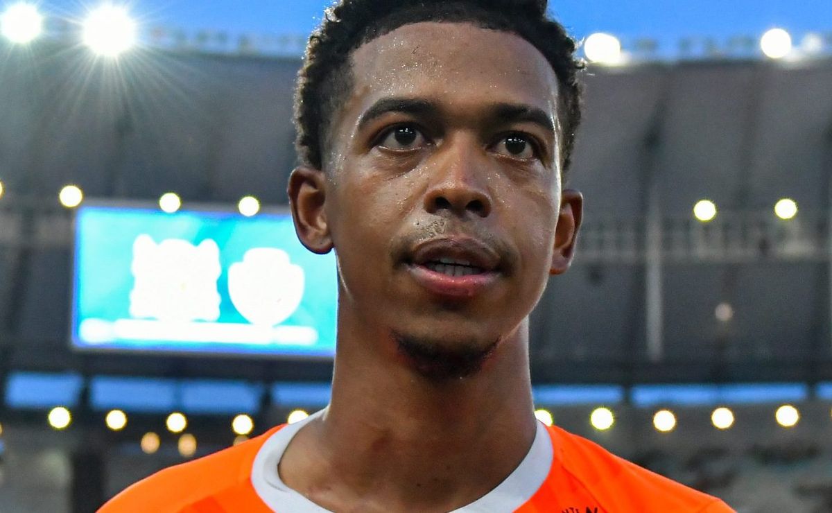 carlinhos teve custo baixo ao flamengo, está fora da libertadores e copa do brasil; veja detalhes