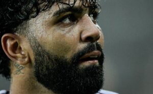 mesmo suspenso, gabigol tem conversas com equipe da europa para deixar o flamengo
