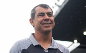 santos fica pronto para anunciar nova contratação aprovada por fábio carille