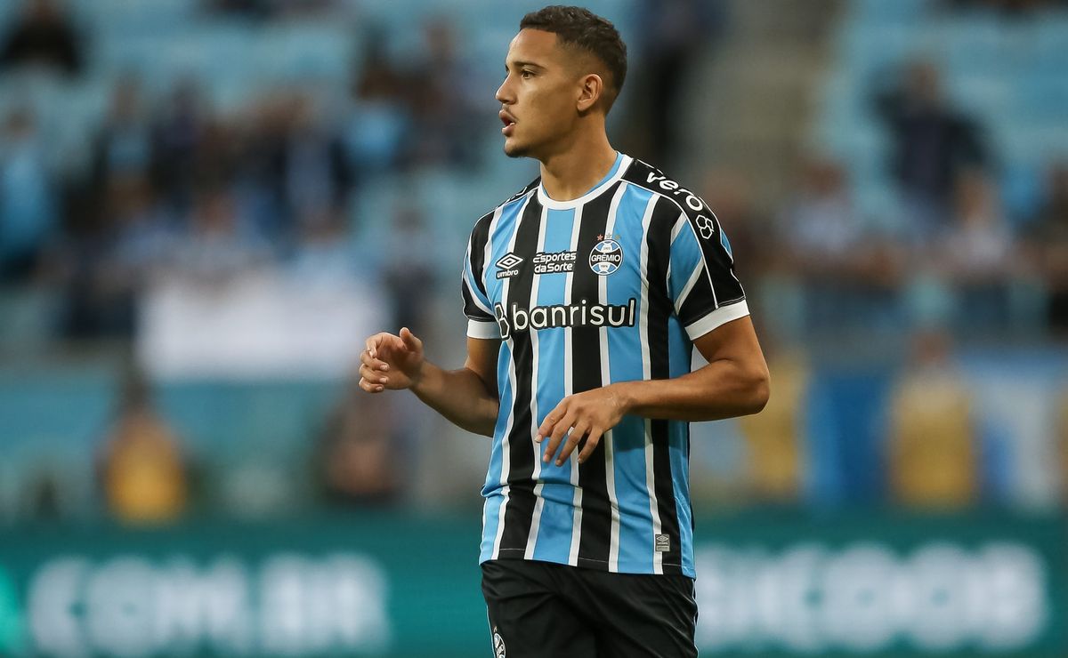 diferença de 60% no salário trava renovação de gustavo martins no grêmio