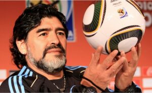 justiça determina provas em julgamento de médicos responsáveis pela morte de maradona