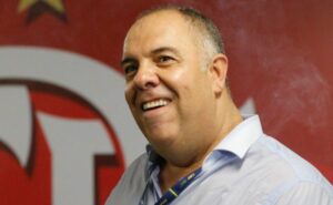 r$ 1,2 milhão/mês: landim decide assinar com atacante e autoriza braz assinar acordo no flamengo