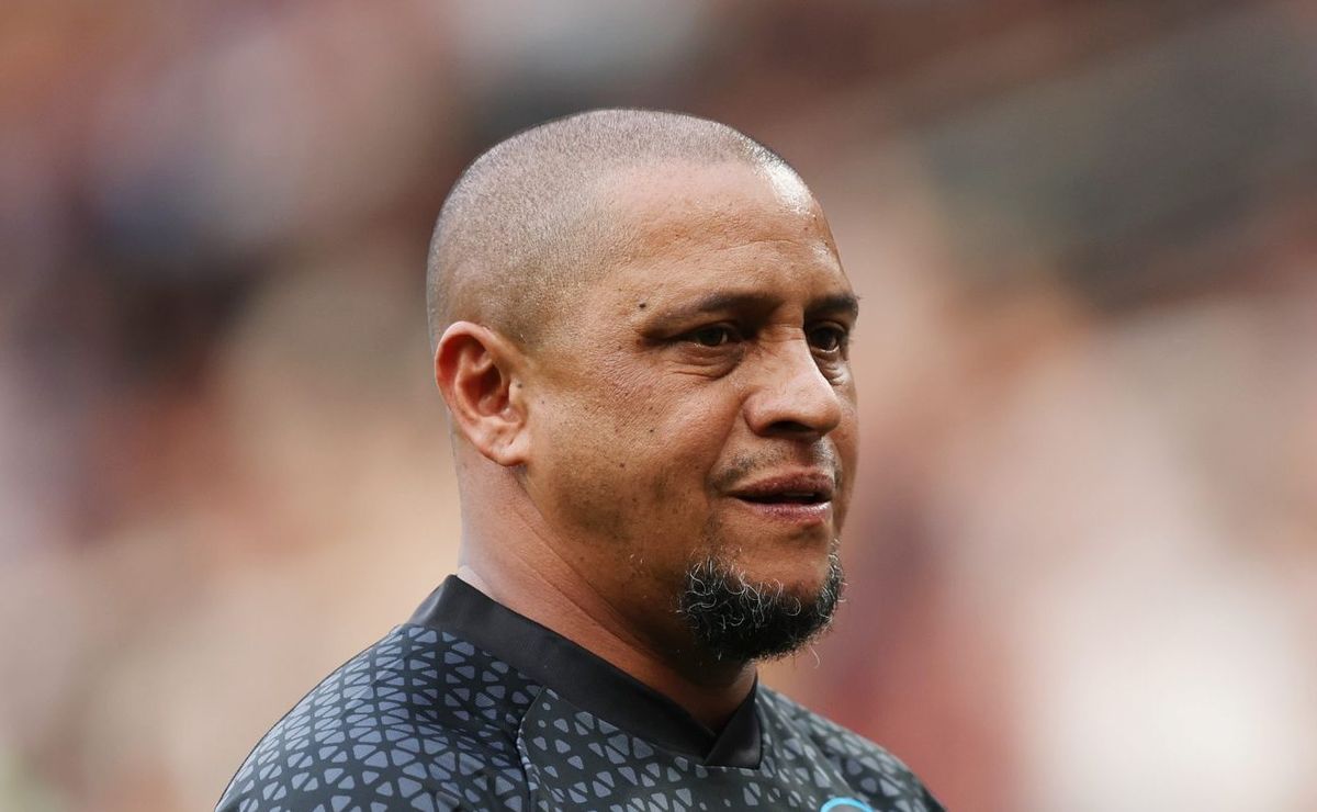 roberto carlos teve influência em fracasso de campeão da copinha pelo corinthians