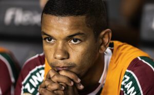 fluminense toma atitude com david braz e zagueiro pode estar de saída
