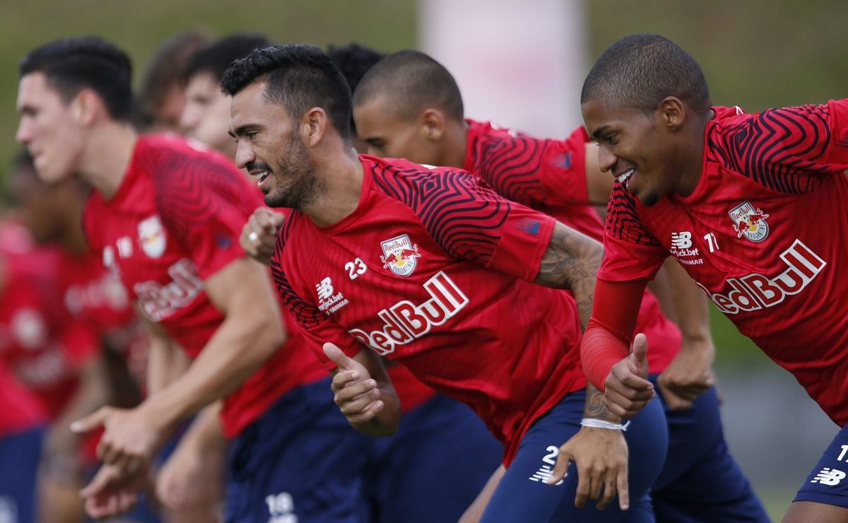 r$ 9,7 milhões: corinthians quer contratar meio campista do red bull bragantino