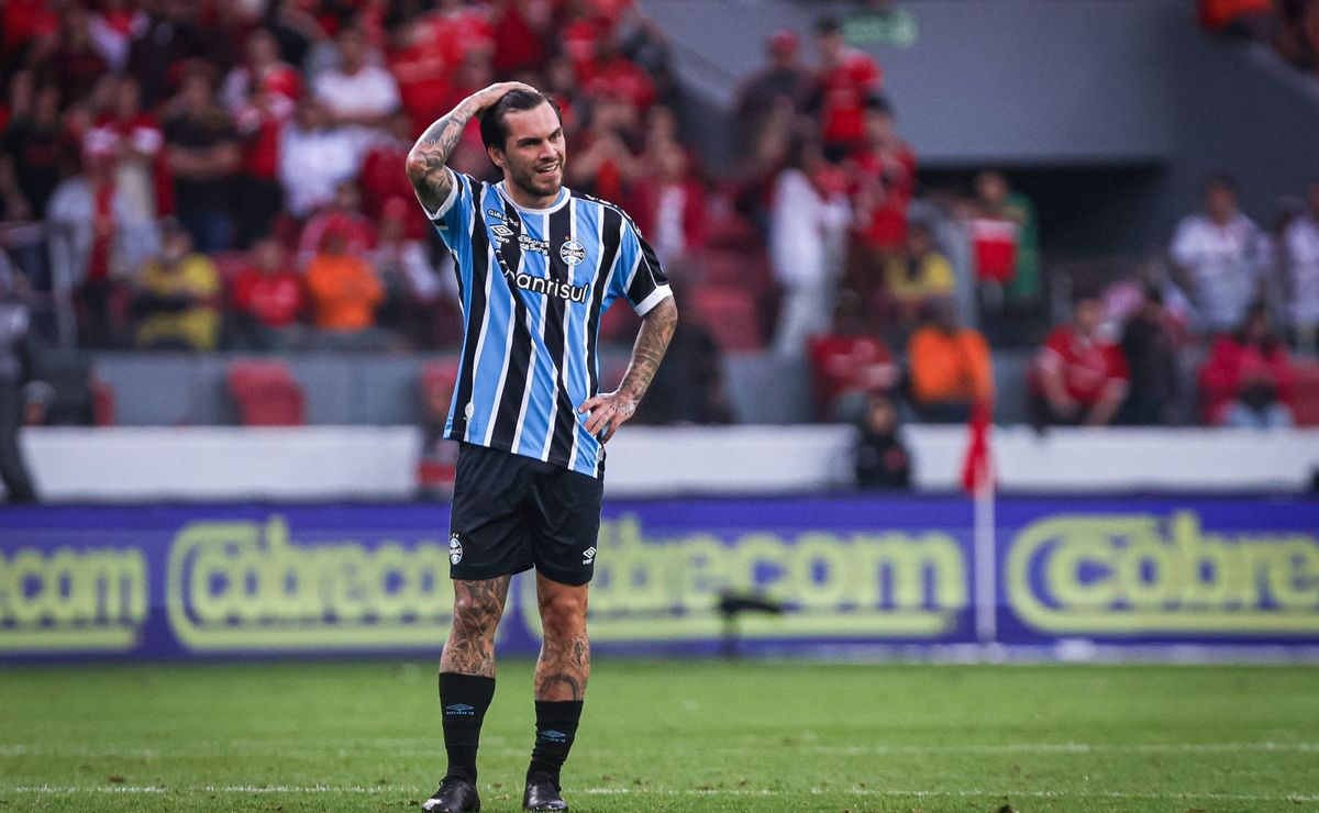 renato gaúcho alerta nathan sobre má fase dentro do grêmio