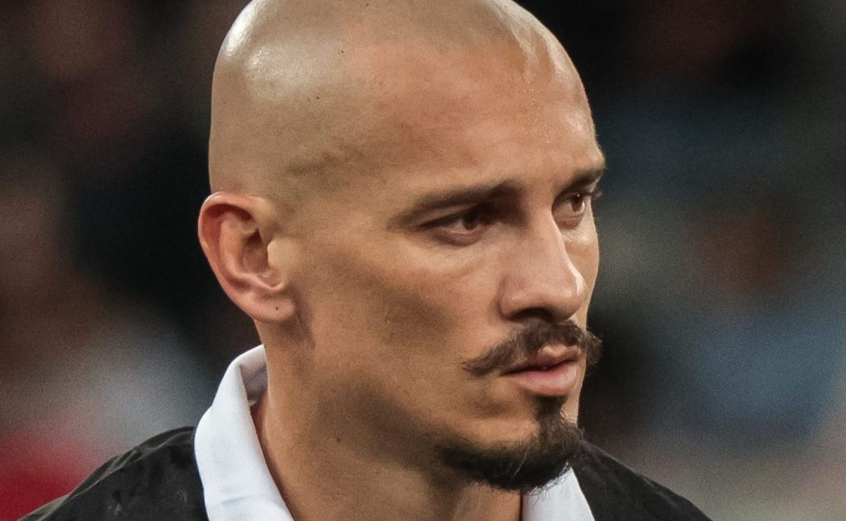 maicon surpreende nos treinamentos do vasco e pode pintar entre os titulares de ramón díaz