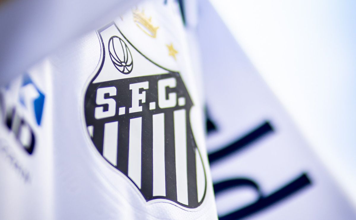 diadora e mais 3 marcas passam umbro e são favoritas para patrocinar o santos