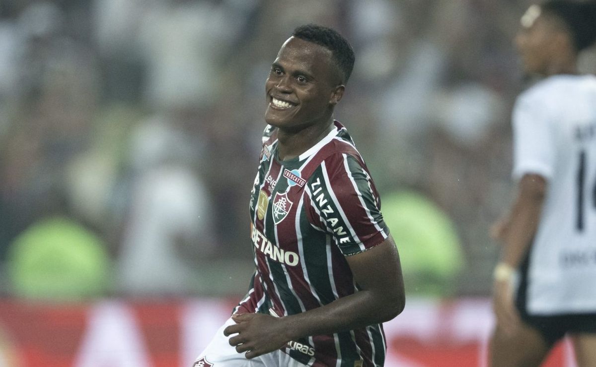 Árias não renova contrato, mas novidade de última hora vira assunto no fluminense