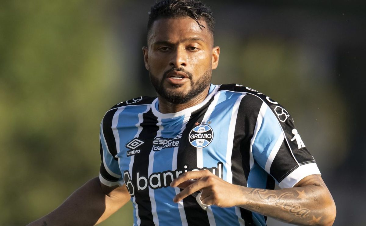 grêmio atualiza sobre possível cirurgia em reinaldo e tempo de afastamento será impactado