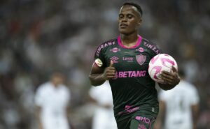 empresário de john arias revela quais são os times que querem tirar o meia do fluminense