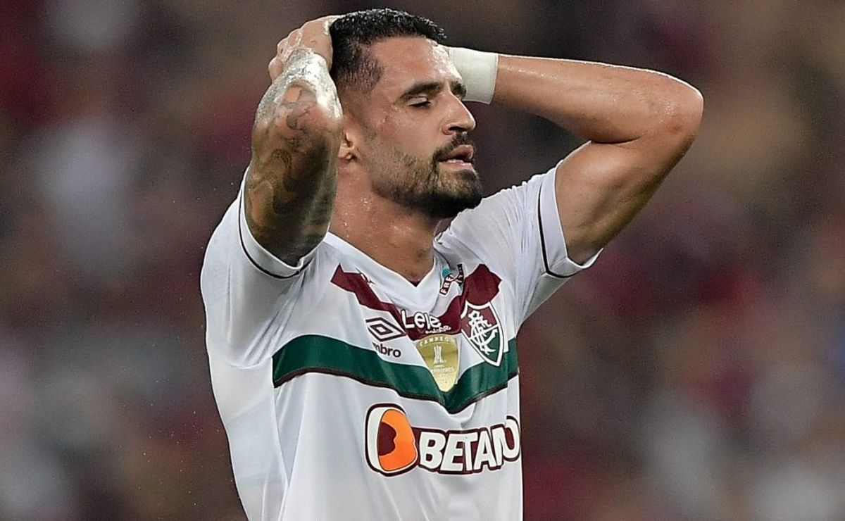 Ídolo do corinthians, renato augusto é criticado pela torcida do fluminense: “dando vergonha”