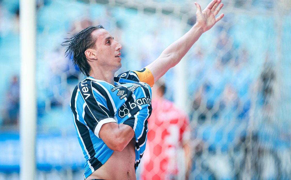 grêmio avalia renovar contrato de geromel