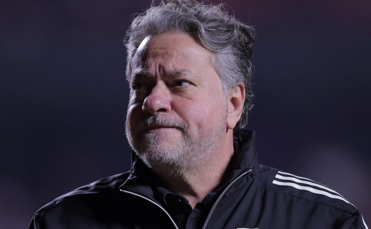 julio casares manda recado a leila pereira e expõe relação entre são paulo e palmeiras