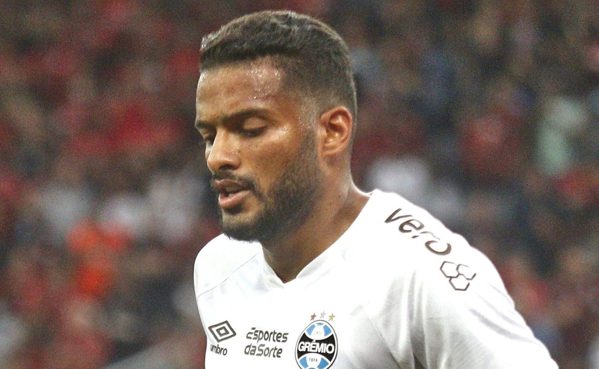 grêmio explica situação de reinaldo e mudança no tratamento pode aumentar tempo de afastamento