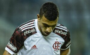 athletico pr dispensa petterson e flamengo toma atitude sobre futuro do atacante