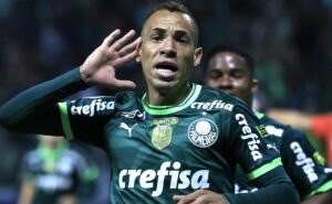 negócio envolvendo breno lopes do palmeiras gera polêmica no vasco; alexandre mattos briga com técnico