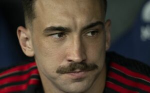 torcida do flamengo não quer léo ortiz de titular: "impossível tirar fabrício bruno"