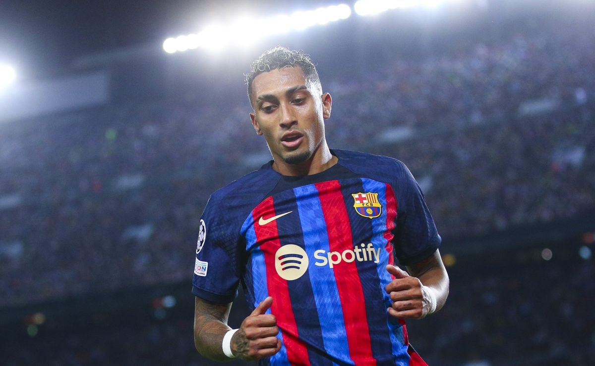 barcelona vence las palmas e sonha com título espanhol