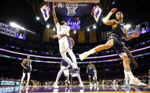 lakers fazem jogaço de 150 pontos para vencer os pacers