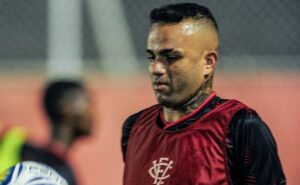 luan é barrado em jogos importantes do vitória; situação de ex grêmio é exposta