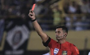 bráulio da silva machado esclarece expulsão de rodrigo garro em são bernardo x corinthians: “conduta antidesportiva”