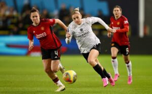 clássico de manchester no feminino pode mudar temporada no inglês