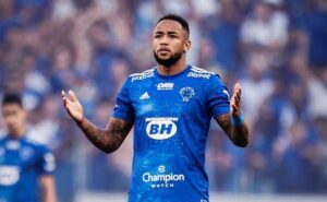 empresário sai em defesa de rafa silva e explica post enigmático do atacante: “não era indireta para ninguém”