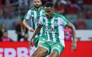 economia de r$ 14 milhões: condições de negócio por caíque são expostas e corinthians pode fazer proposta