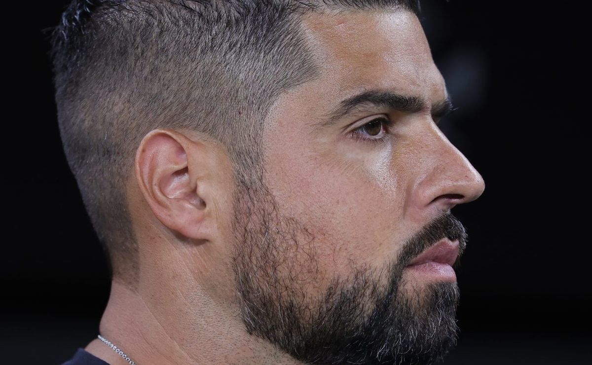 antónio oliveira aprova limpa no elenco e 4 jogadores treinam separados no corinthians