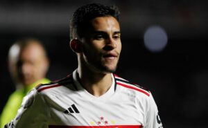 rodrigo nestor 'surge' em treino do são paulo e fica próximo de retorno após lesão