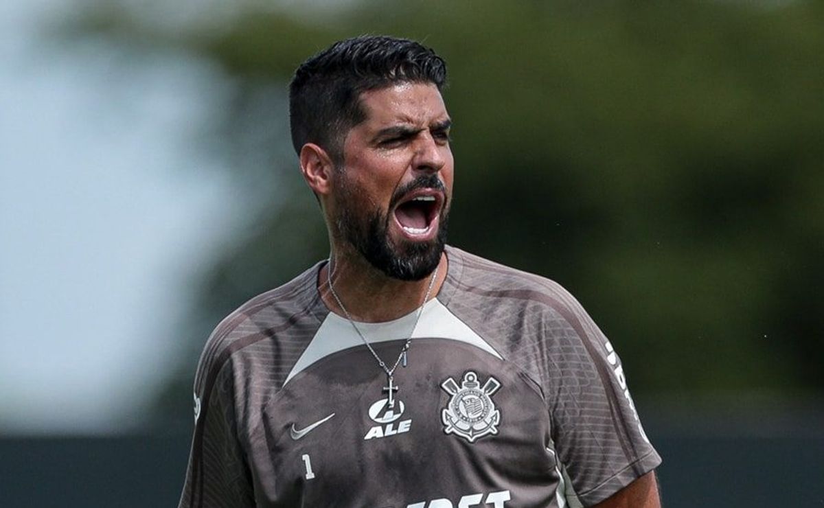 antónio oliveira explica mudança na concentração do corinthians e exalta a torcida: “em marte ou em júpiter”