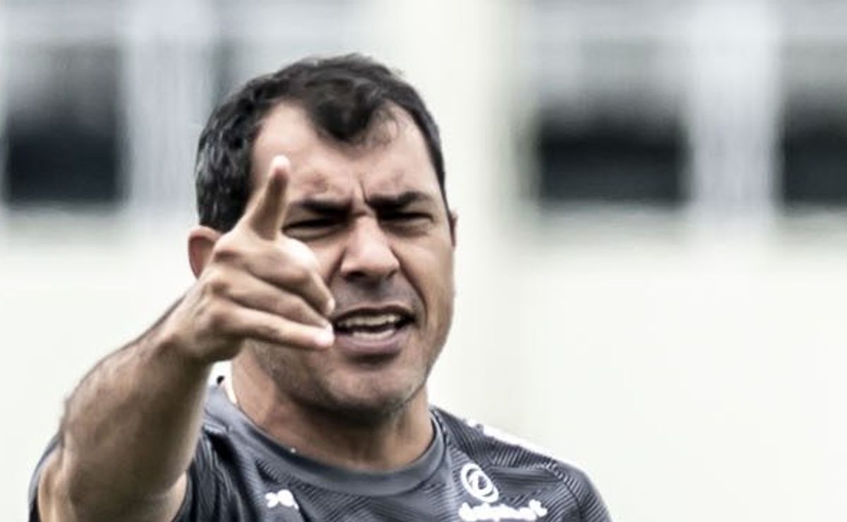 zagueiro reforça treino do santos de carille, mas está fora do paulistão