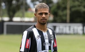 cruzeiro entra na disputa por robert e atlético é avisado de estratégia do rival