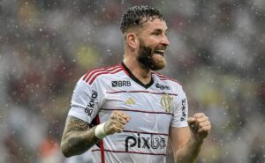 jogador do palmeiras elege léo pereira como um dos melhores zagueiros do brasil