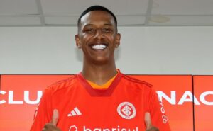 robert renan tem futuro definido no internacional após ‘cavadinha’ que resultou em eliminação